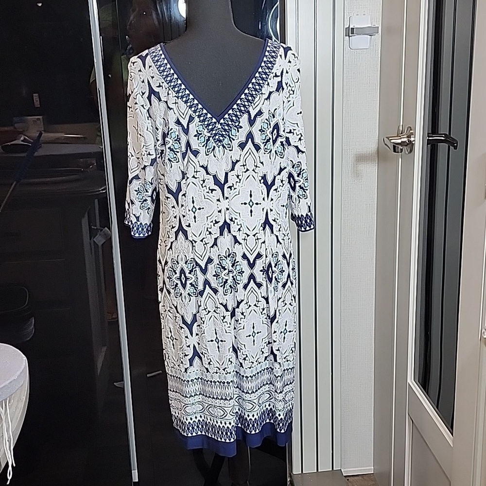 STUDIO ONE DRESS - Picture 2 of 6